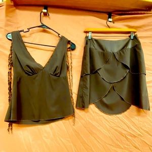 2 pc skirt and top, Nichole Miller Collection that screams class and comfort!